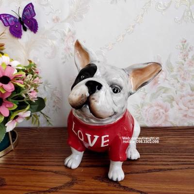 TƯỢNG CHÓ SỨ MẶC ÁO ĐỎ CHỮ LOVE